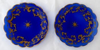 Dva sklenìné kobaltové talíøky, malovaný ornament 