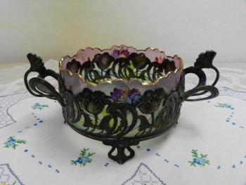 Secesní malovaná skleněná mísa v kovové montáži Secesní malovaná skleněná mísa v kovové montáži